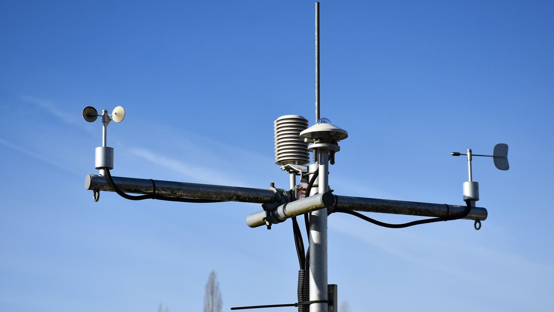 IoT Weather Stations with LoRaWAN: Transforming How We Collect Data - InviBIT Shop